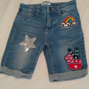 Tractr girls Size 8 denim shorts with patches.